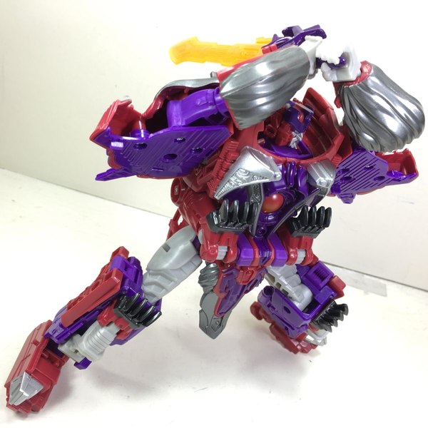 Titans Return Voyager Wave 2 Video Reviews   Allpha Trion And Astrotrain (1 of 1)